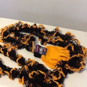 Steeler colored scarf and gloves